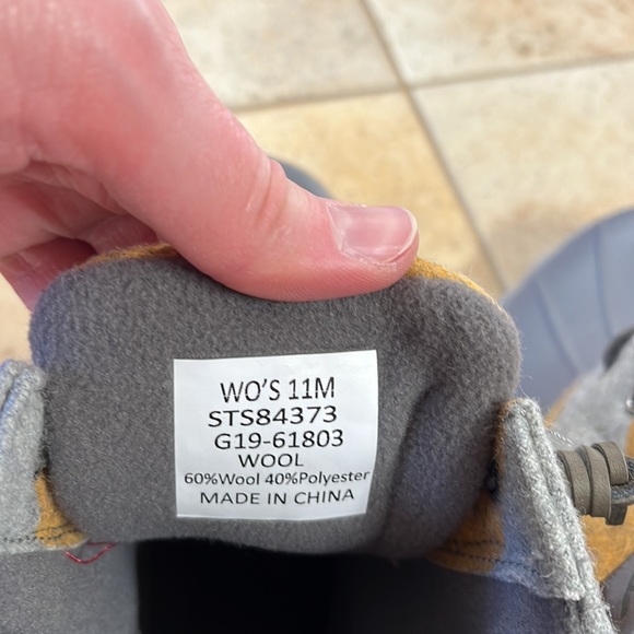 Women’s sperry boots. NWOT. Never worn. Mustard yellow and gray color - Picture 6 of 6